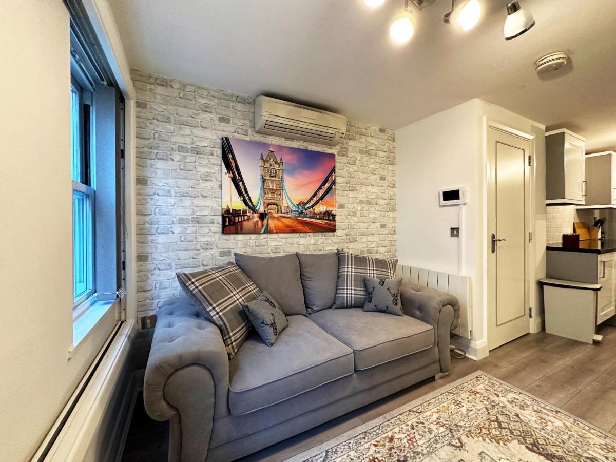 Chic Apartment In Mayfair London Eksteriør billede