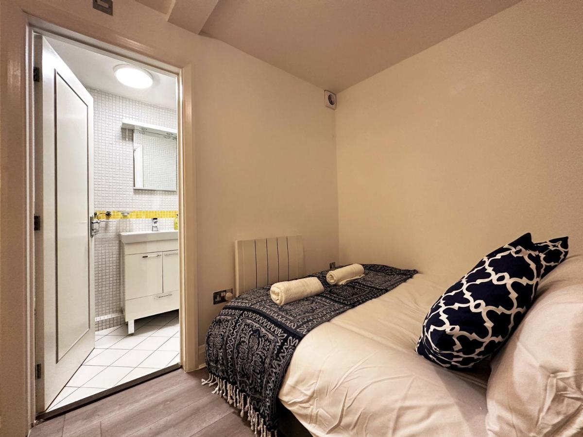 Chic Apartment In Mayfair London Eksteriør billede