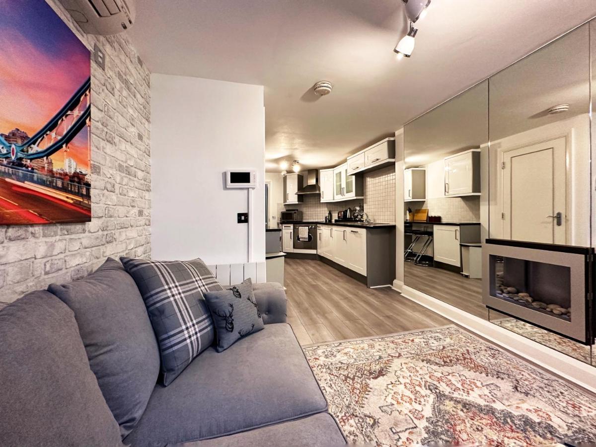 Chic Apartment In Mayfair London Eksteriør billede