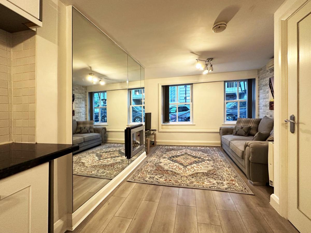 Chic Apartment In Mayfair London Eksteriør billede