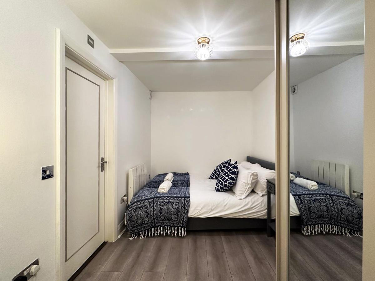 Chic Apartment In Mayfair London Eksteriør billede