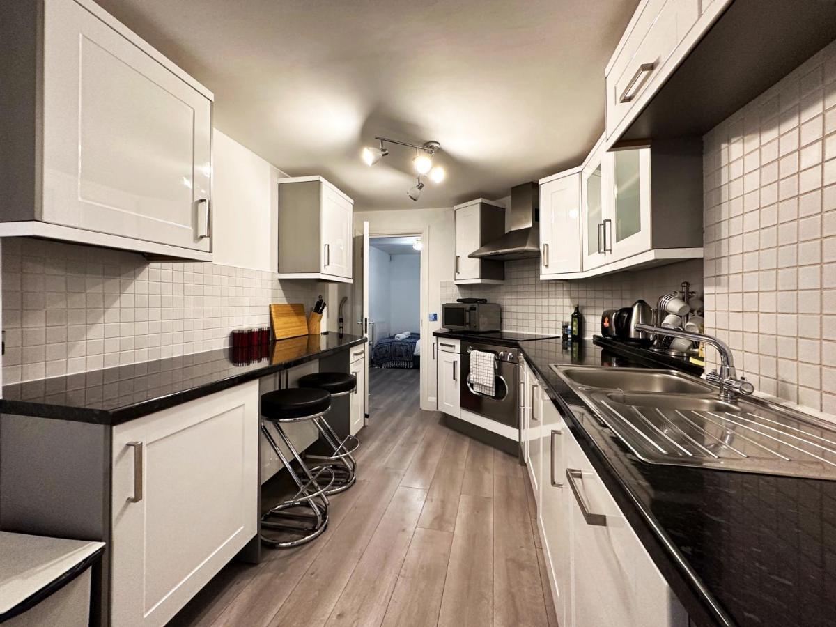 Chic Apartment In Mayfair London Eksteriør billede