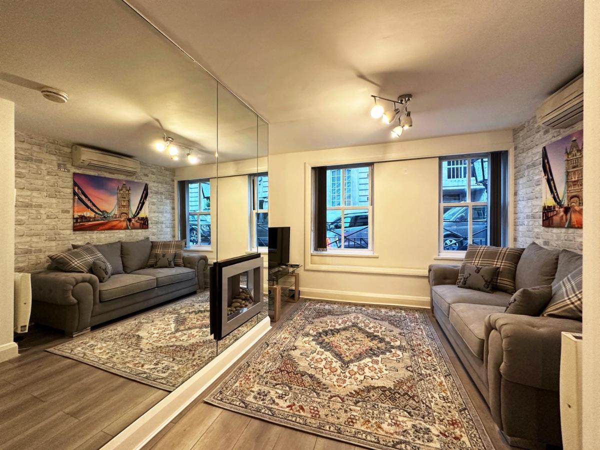 Chic Apartment In Mayfair London Eksteriør billede